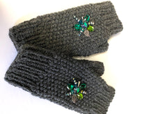 Load image into Gallery viewer, Wool mittens