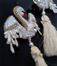 Load image into Gallery viewer, Swan earrings