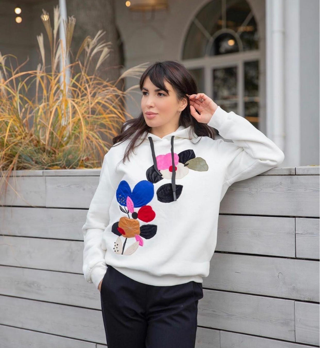 White hoodie with flowers with hidden pockets – Av Fashion Lab