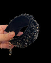 Load image into Gallery viewer, Bracelet in black